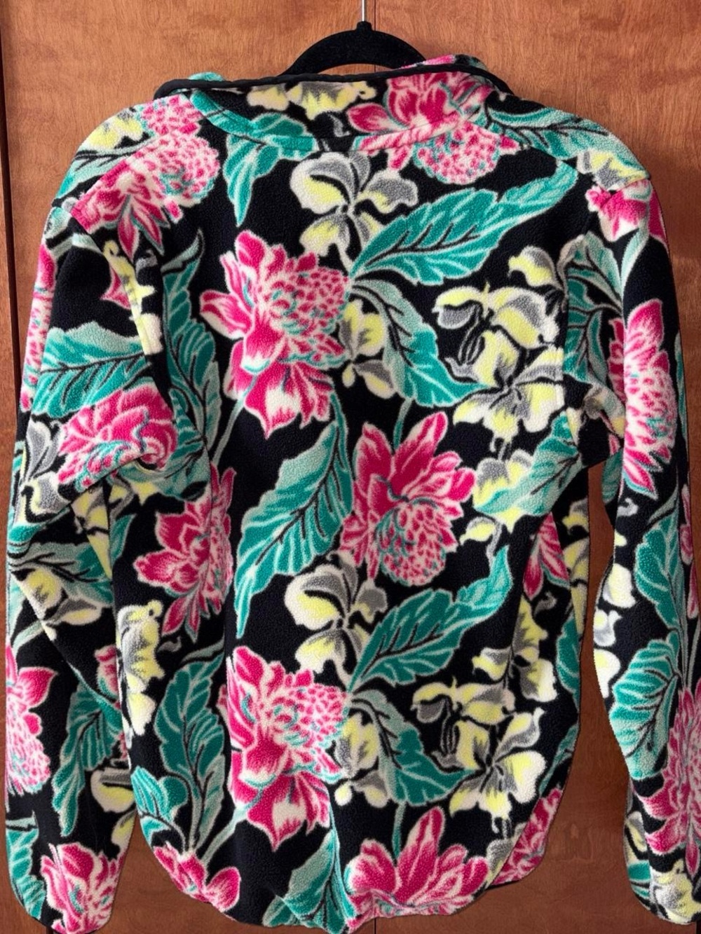 Patagonia Women’s Black Floral Hawaiian Synchilla Snap-T Fleece Pullover - Picture 3 of 3